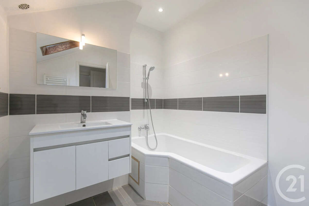 Maison à SAINT-MAUR-DES-FOSSES