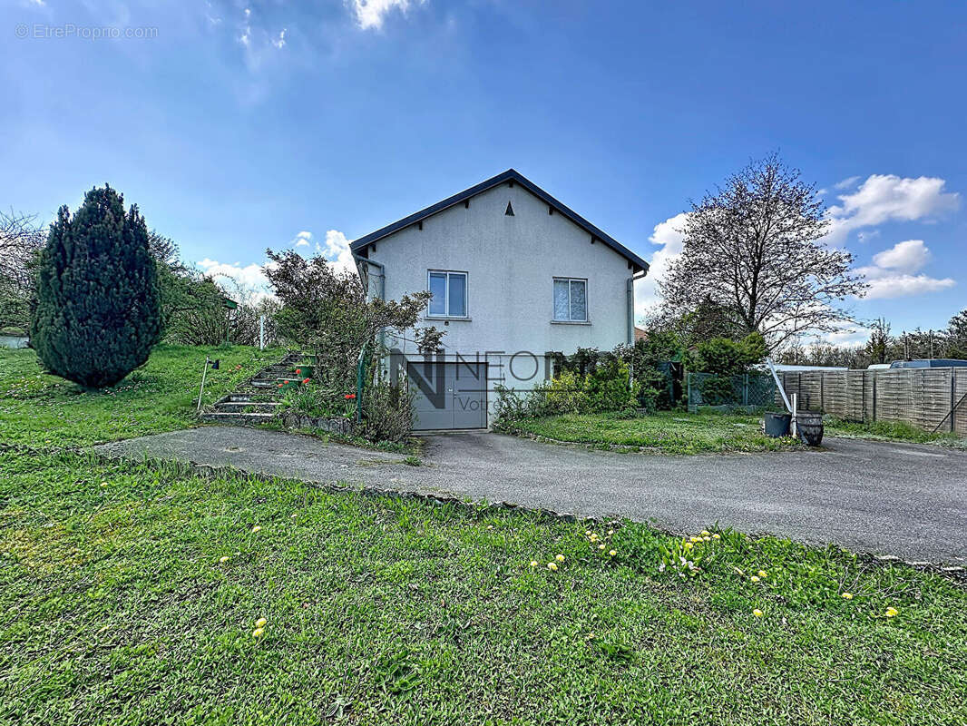 Maison à NEUFCHATEAU