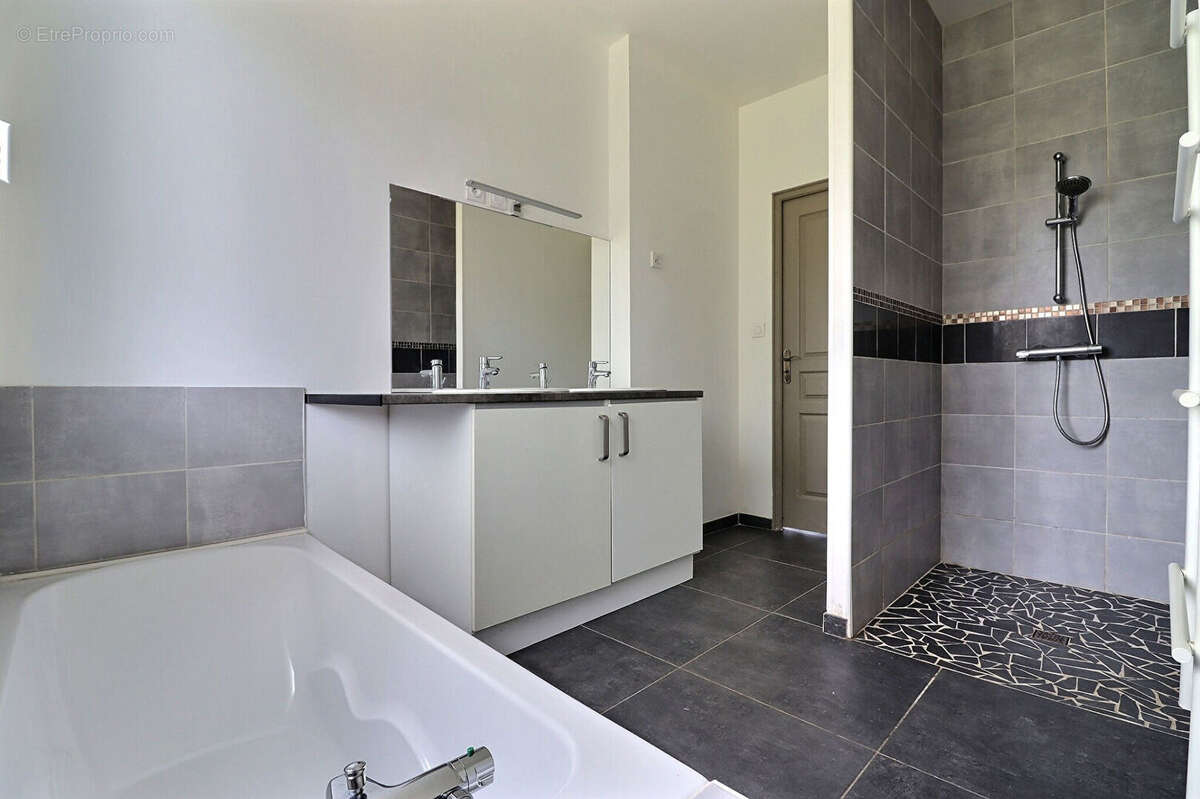 Maison à CAMPET-ET-LAMOLERE