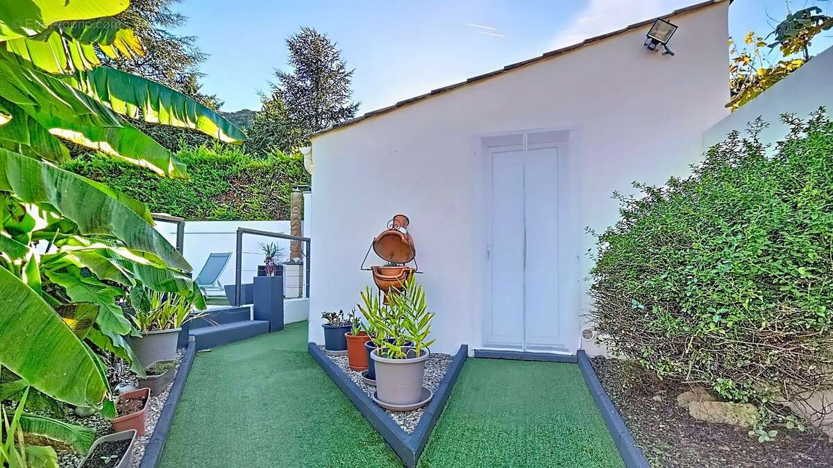 Maison à LA TOUR-SUR-ORB