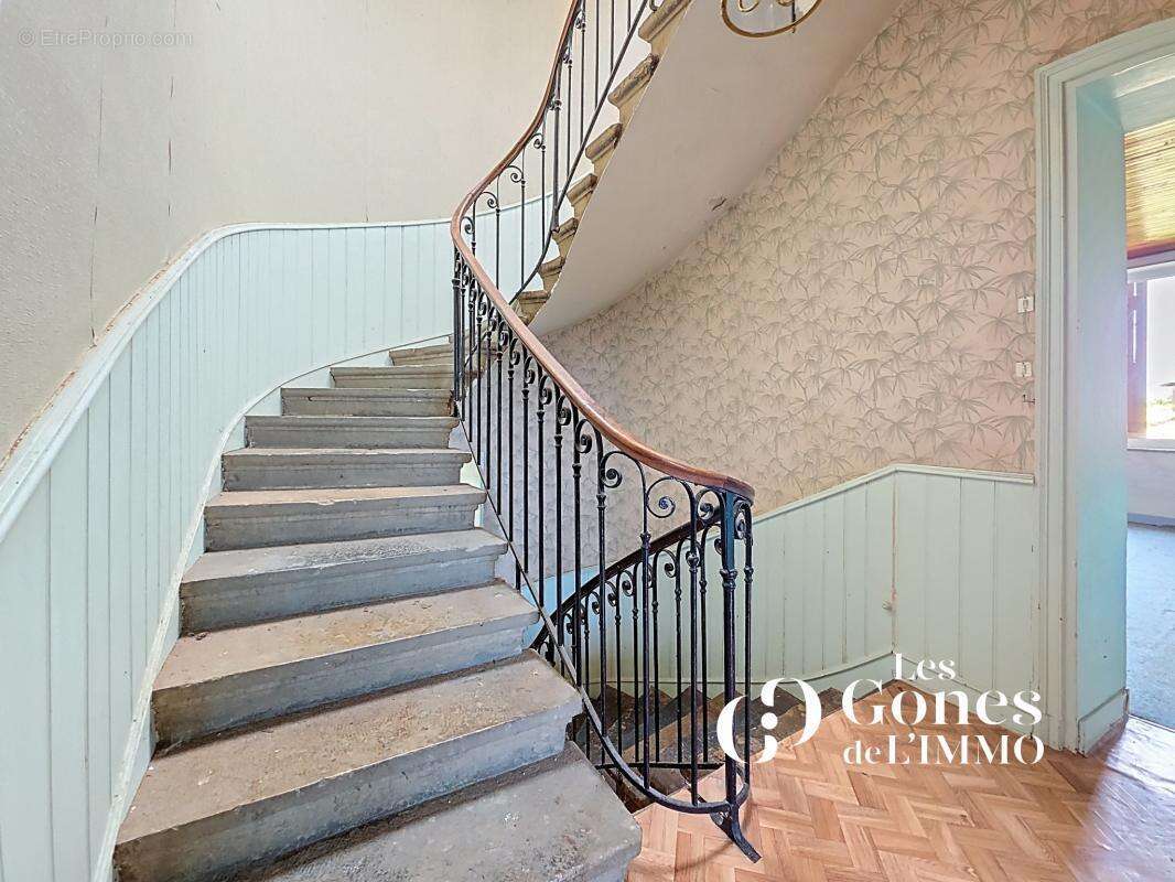 Écully   Élégante maison bourgeoise à réinventer, dans un éc - photo 19