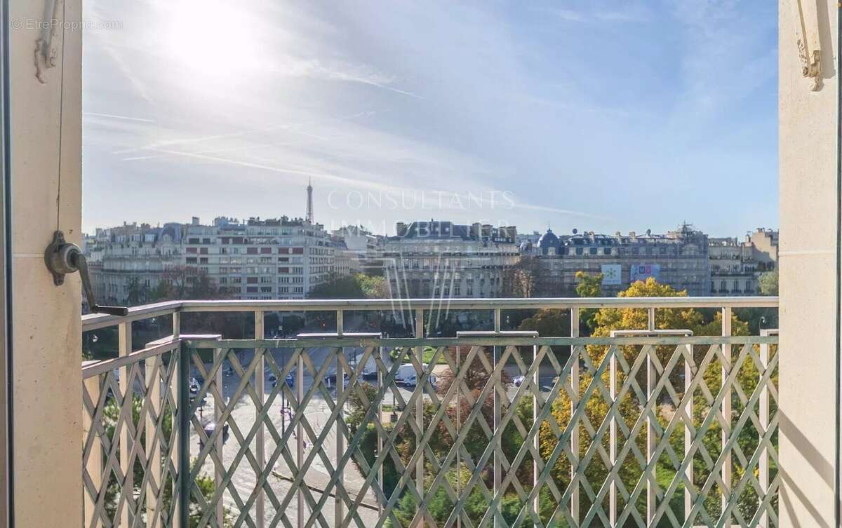 Appartement à PARIS-16E