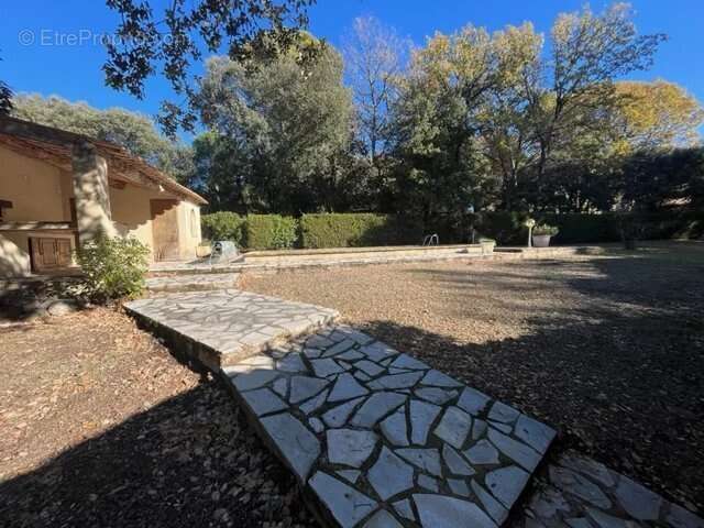 Maison à LA TOUR-D&#039;AIGUES