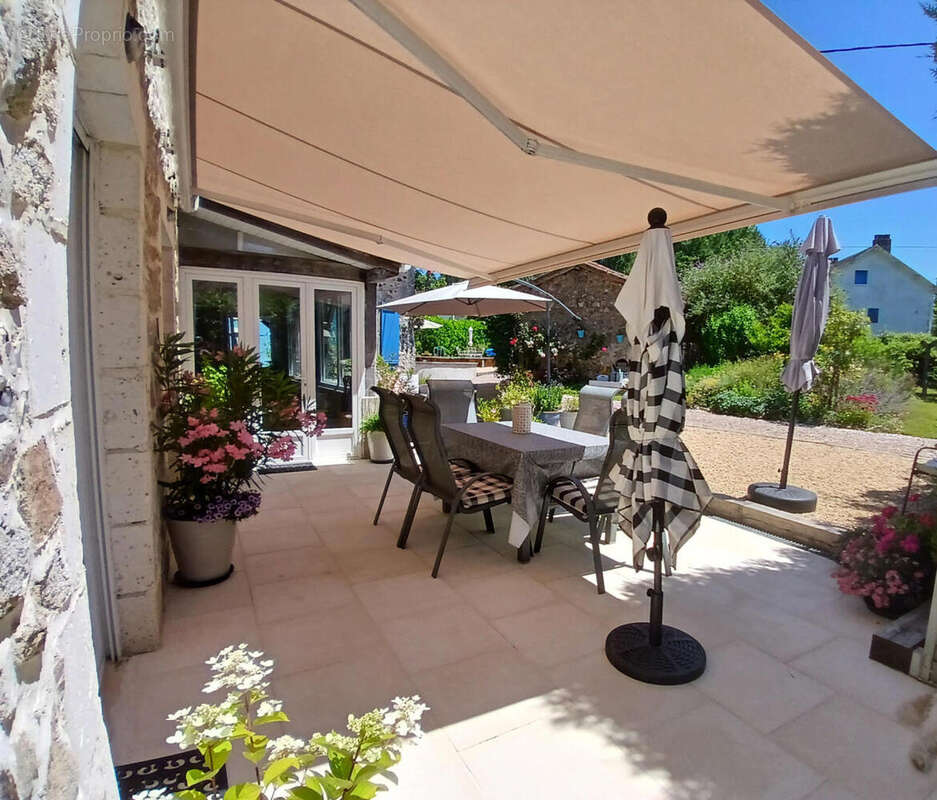 terrace - Maison à BUSSIERE-BADIL