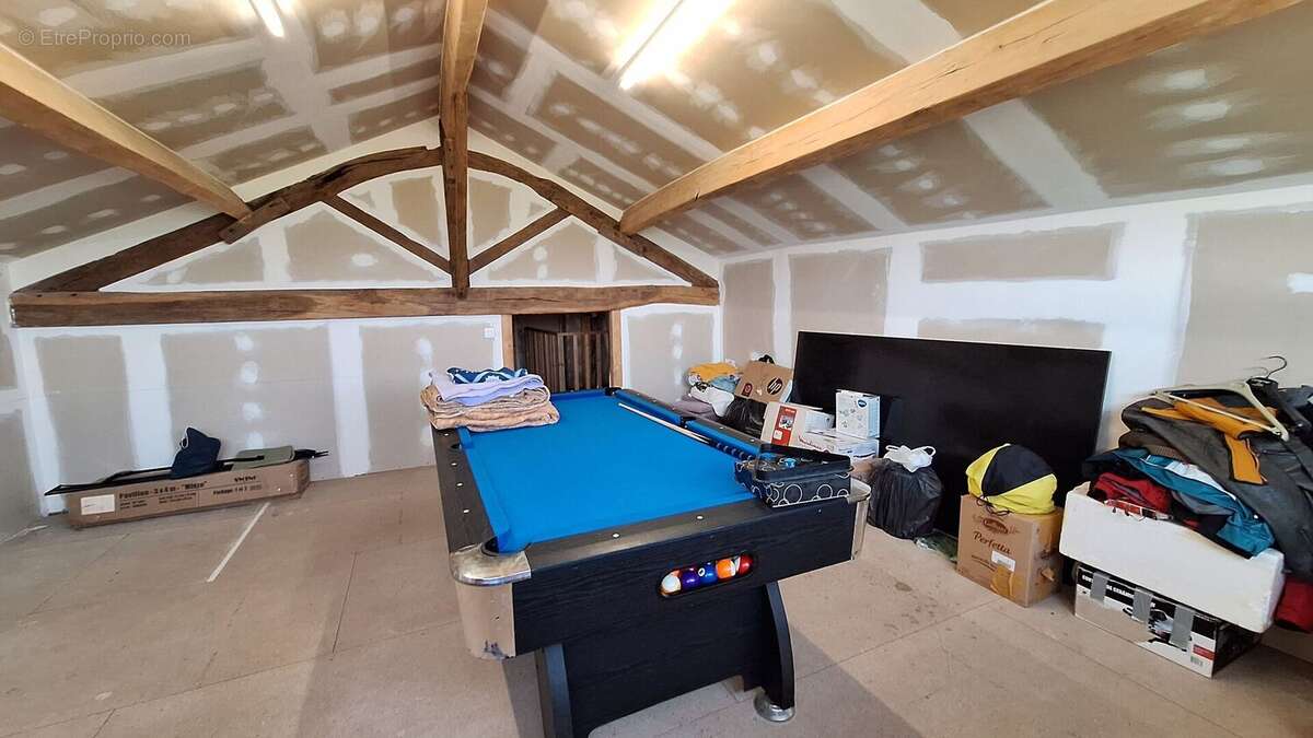 bedroom 2/ chambre 2