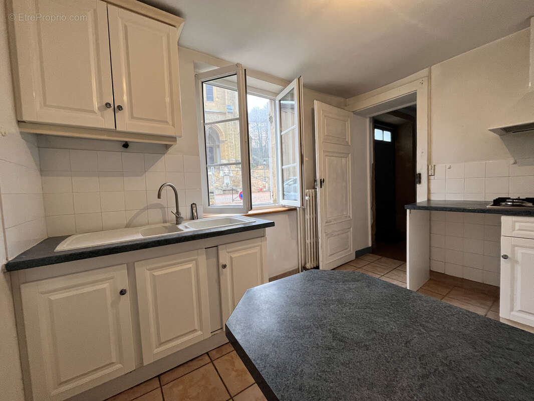 Maison à MONTMELAS-SAINT-SORLIN