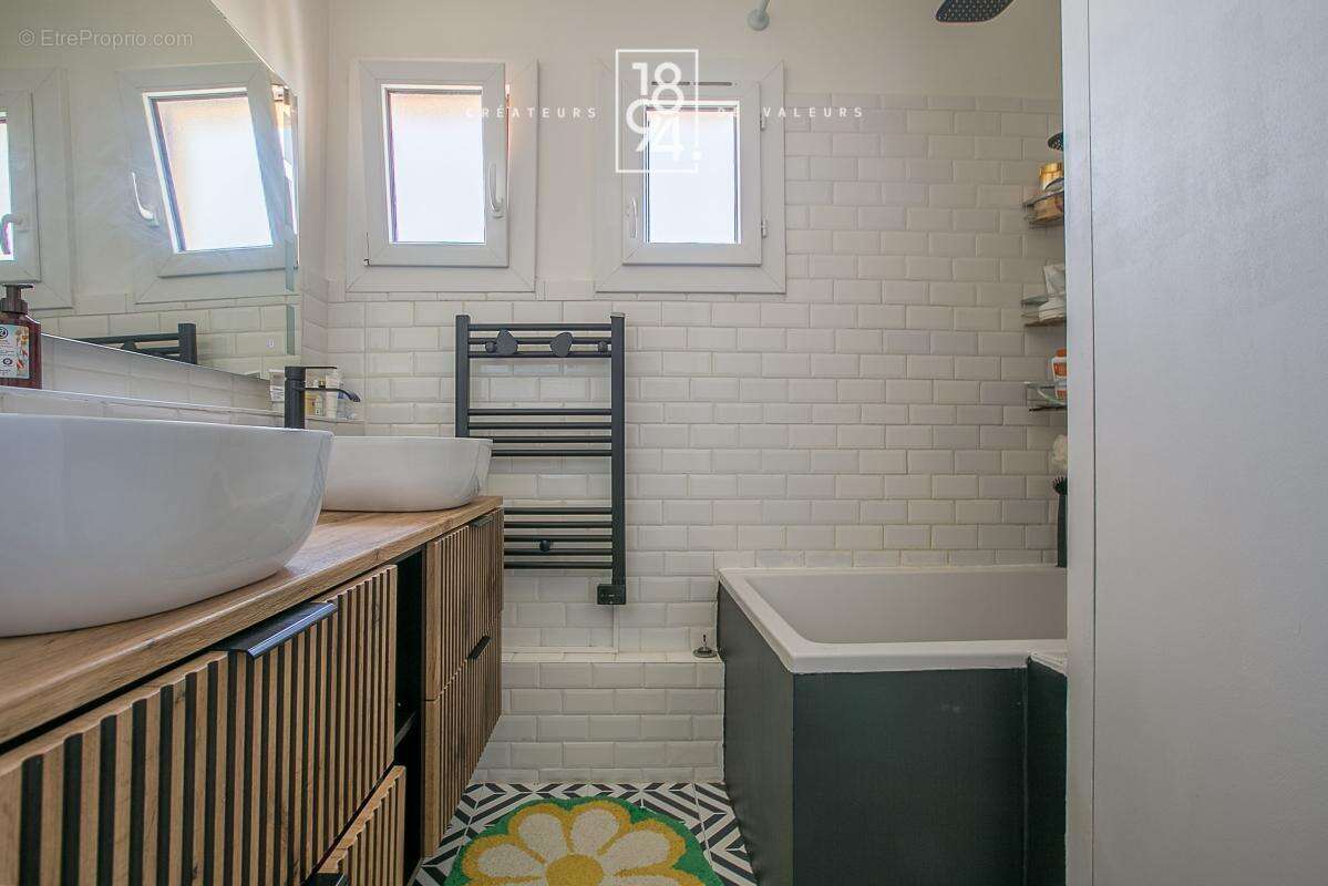 Appartement à MARSEILLE-8E