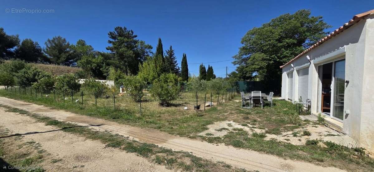 AUBAGNE-ANNEXE CADASTRE- A VENDRE-700M² DE TERRAIN ZONE - Maison à AUBAGNE
