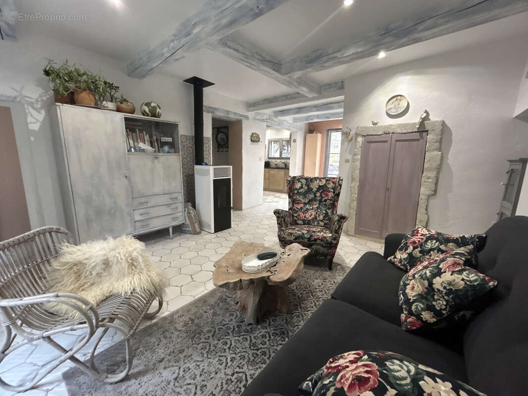 Maison à SAINT-QUENTIN-LA-POTERIE