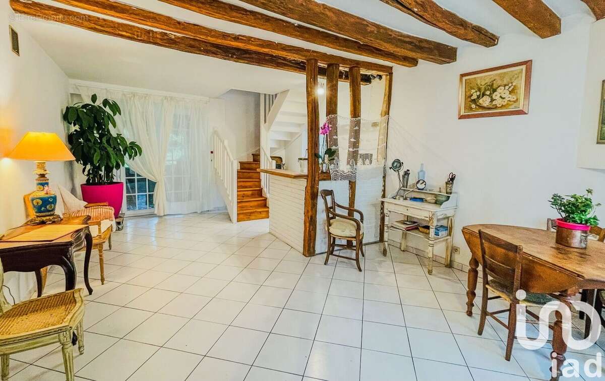 Maison 230 m² à Villeneuve-Le-Comte  - photo 4