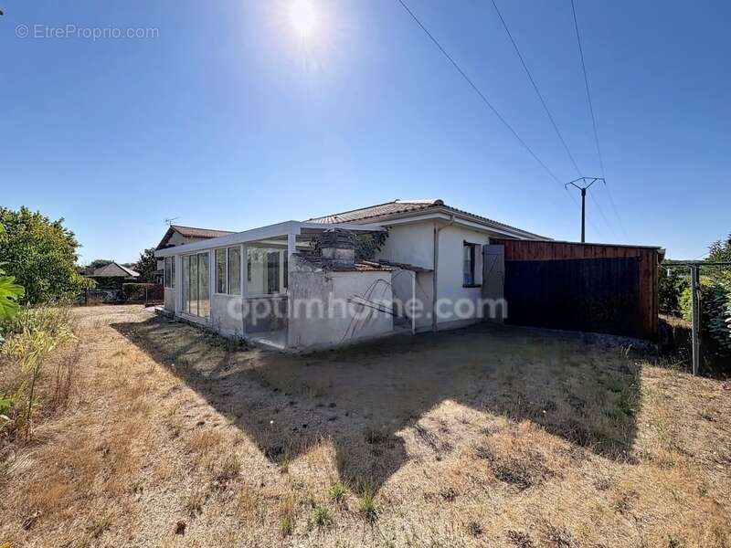 GALGON – Maison de plain-pied avec 3 garages - photo 9