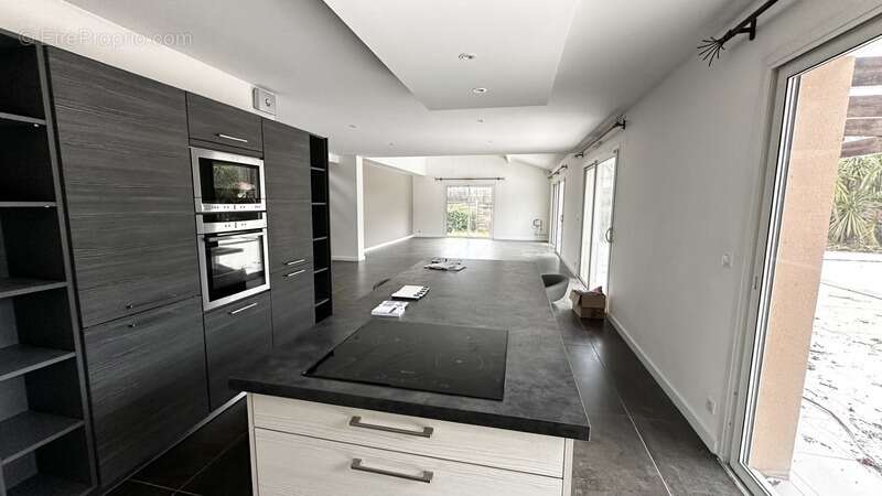 Maison à SAINT-JEAN-D'ILLAC