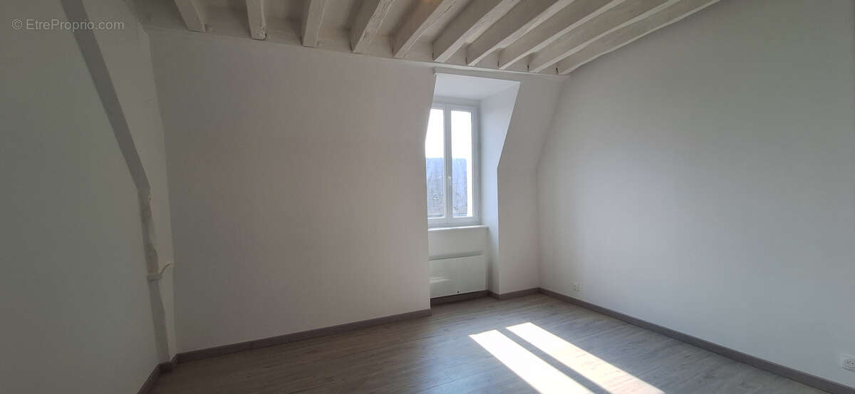 Appartement à VILLENEUVE-L'ARCHEVEQUE