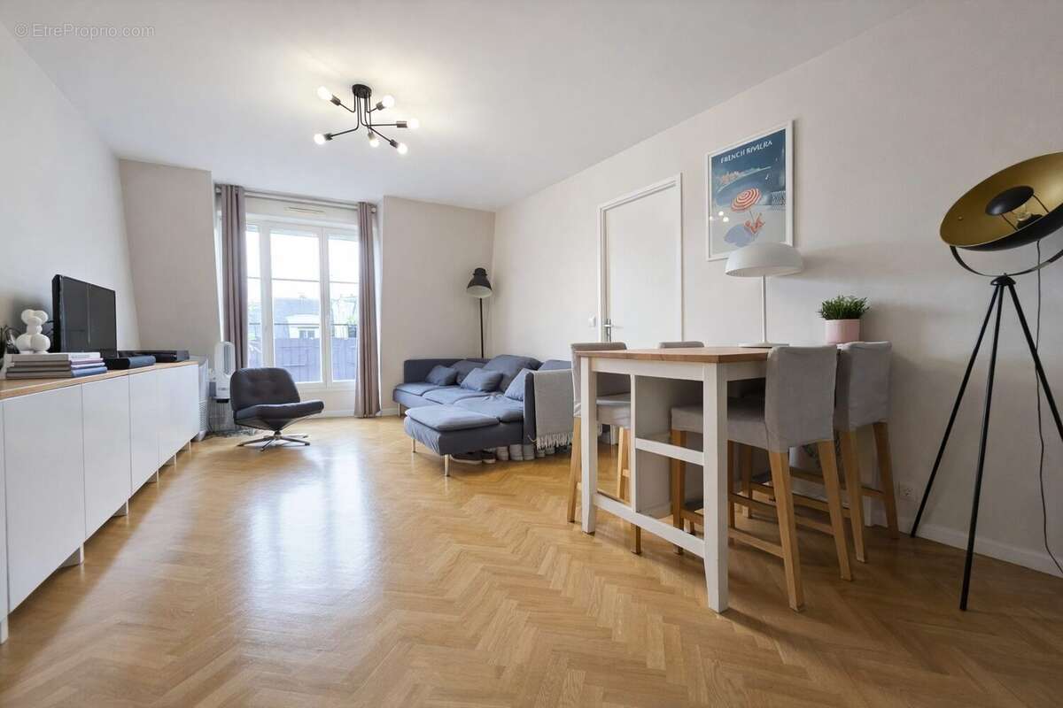 Appartement à CHARENTON-LE-PONT