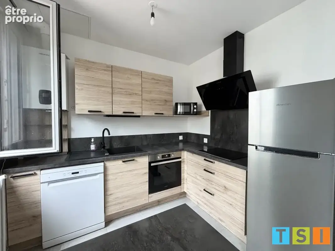 À vendre  Magnifique T3 rénové et meublé au cur du centre historique - photo 2