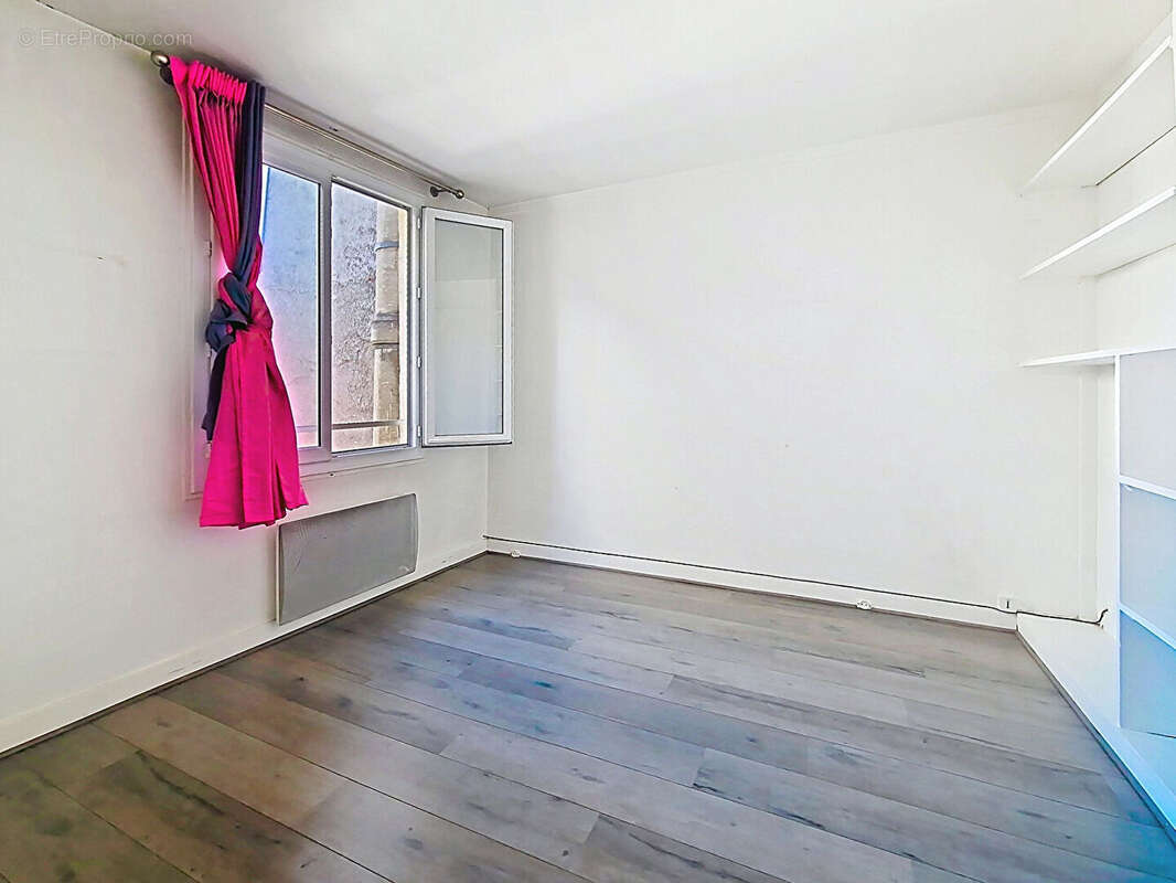 Appartement à PARIS-1E