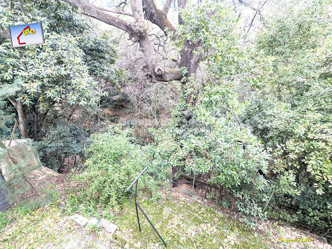 Exclusivite - toulon ouest - villa t6 - terrain de 980 m² - garage/ sous- sol de 80 m² - combles amenageables - photo 10