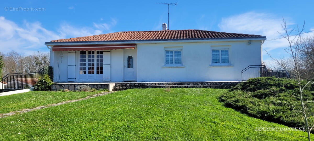 Maison à JONZAC