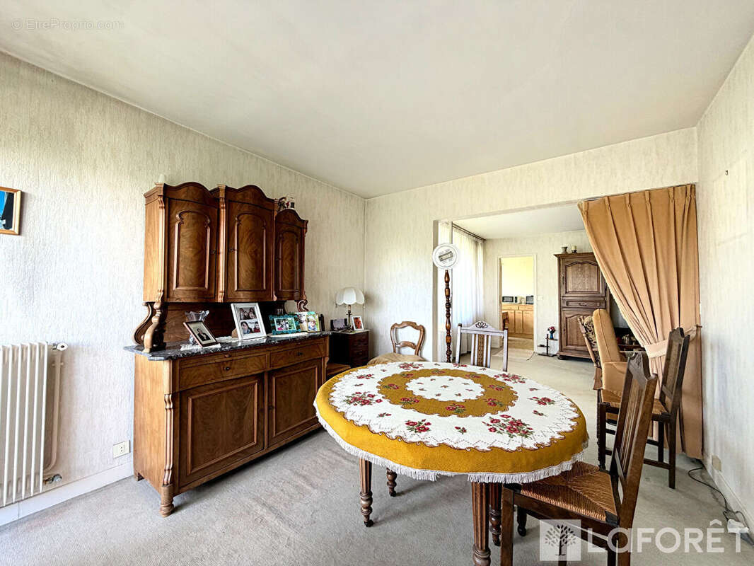 À vendre, appartement T4 avec deux balcons, box et cave - photo 3