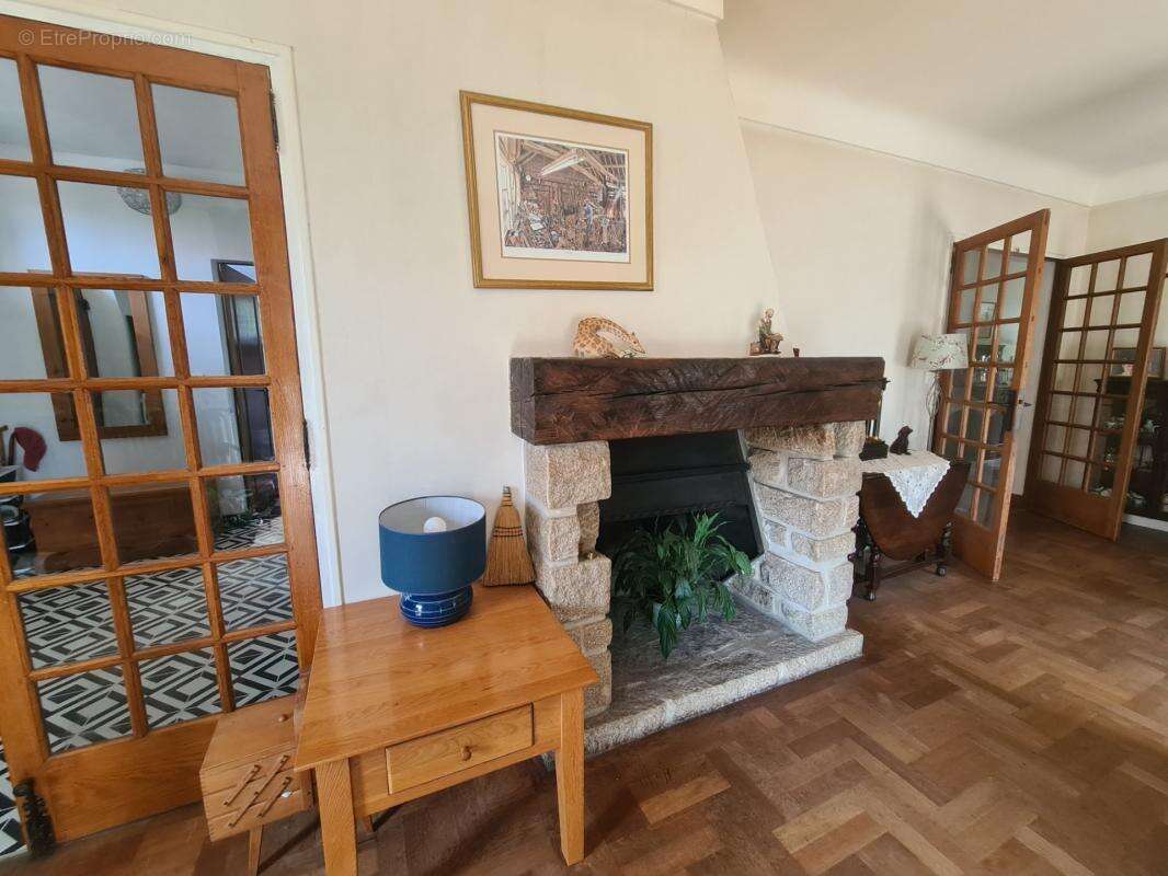 Maison de plain-pied, 5 pièces avec sous-sol total et terrain de 1 134 m² – Châteauneuf-la-Forêt - photo 4