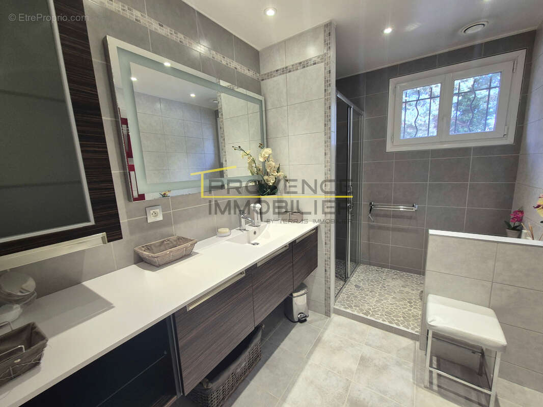 Maison à MONTBOUCHER-SUR-JABRON