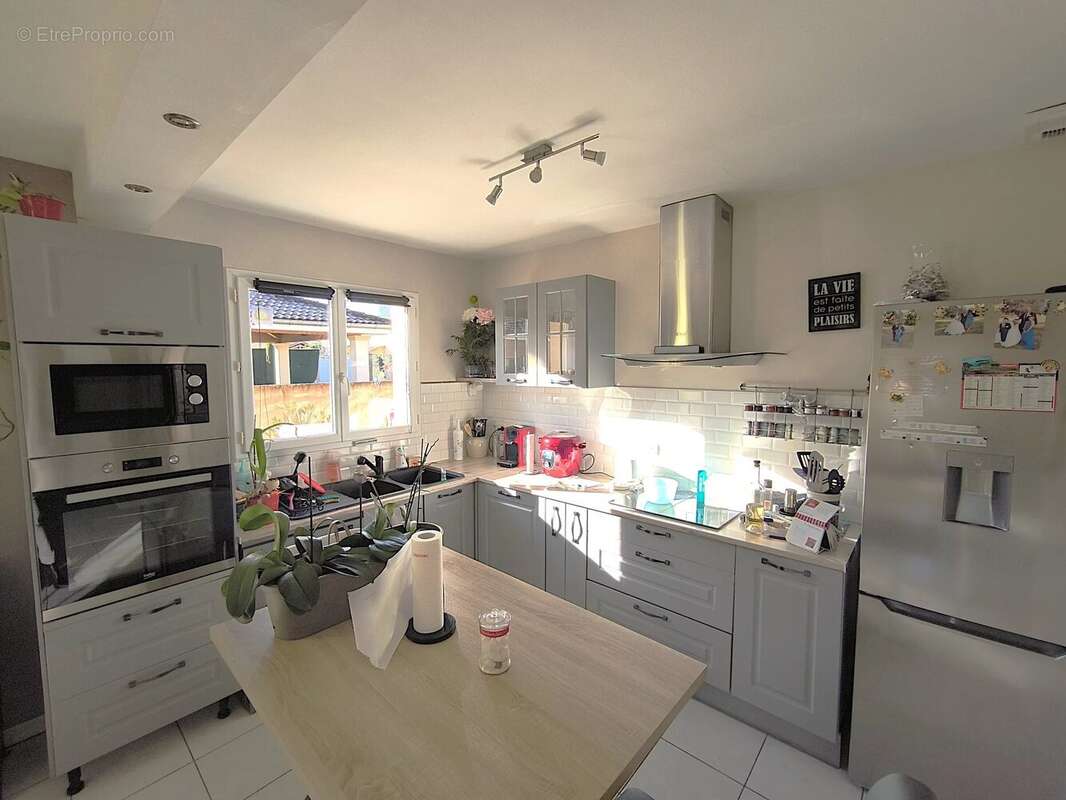 Maison à CRUZILLES-LES-MEPILLAT