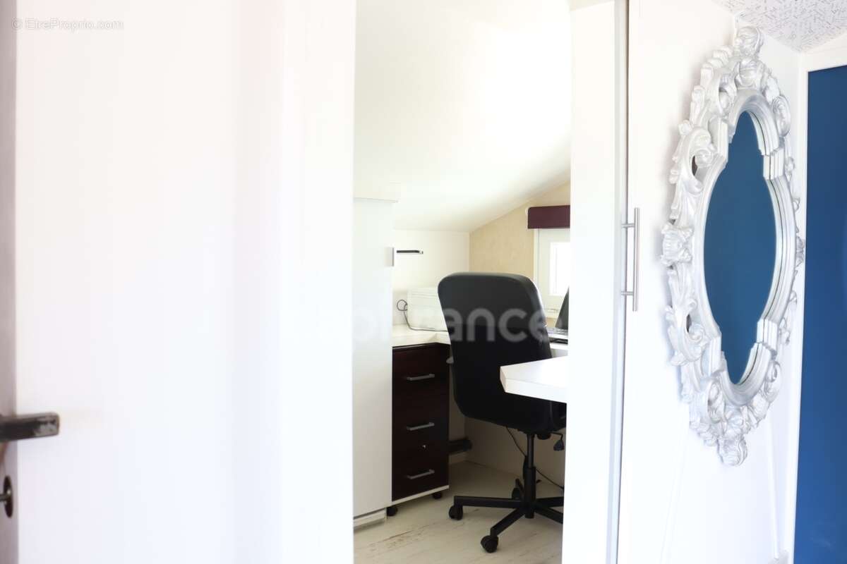 Maison de 116 m² - 4 chambres - proche services à pieds - garage -piscine - photo 24