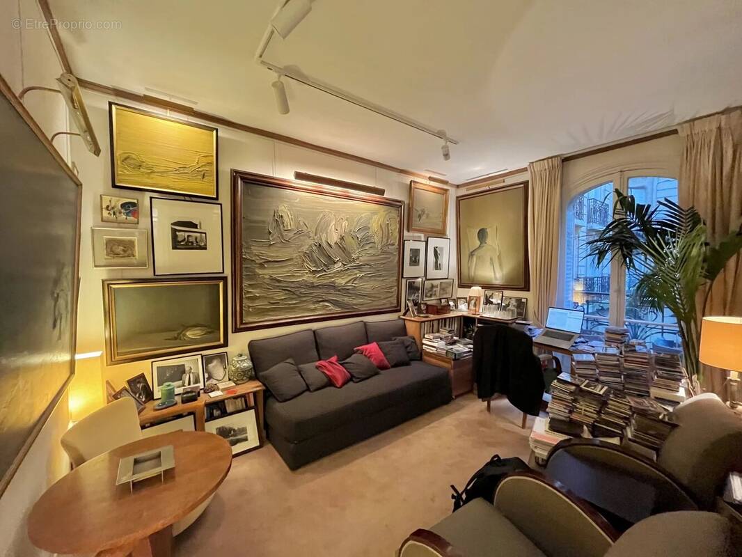 Appartement à PARIS-16E