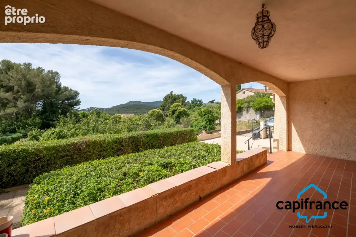 La Seyne sur mer/proche Six fours Villa de 100m2 au calme, piscine, garage, belle vue - photo 10