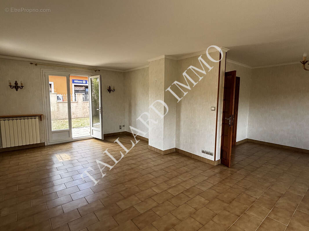 Tallard centre, villa de plain pied sur sous sol complet, terrain 933 m2 - photo 7