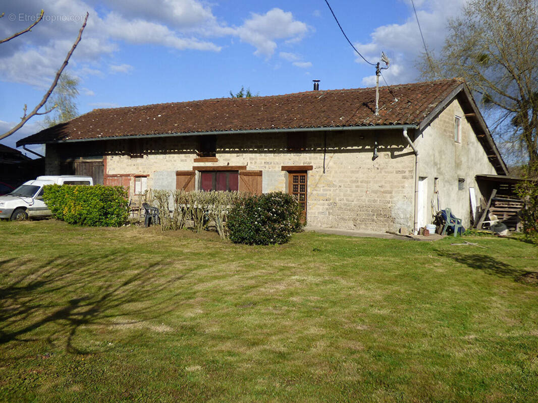 Maison à SAINT-TRIVIER-DE-COURTES