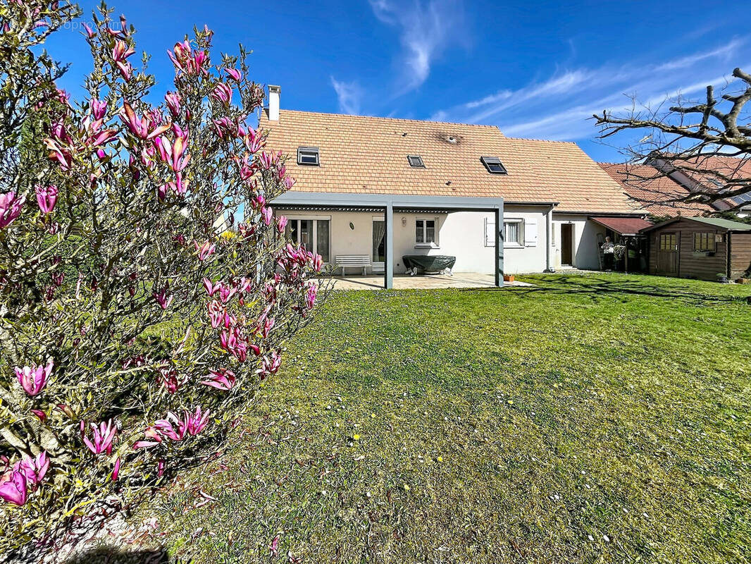 Maison à LA CHAPELLE-SAINT-MESMIN