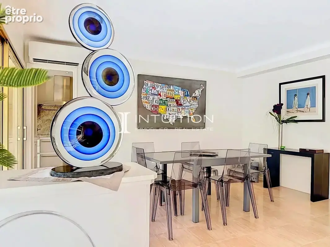 Cannes - Croisette : Appartement d’angle 3 pièces de 100 m², étage élevé, vaste terrasse - photo 2