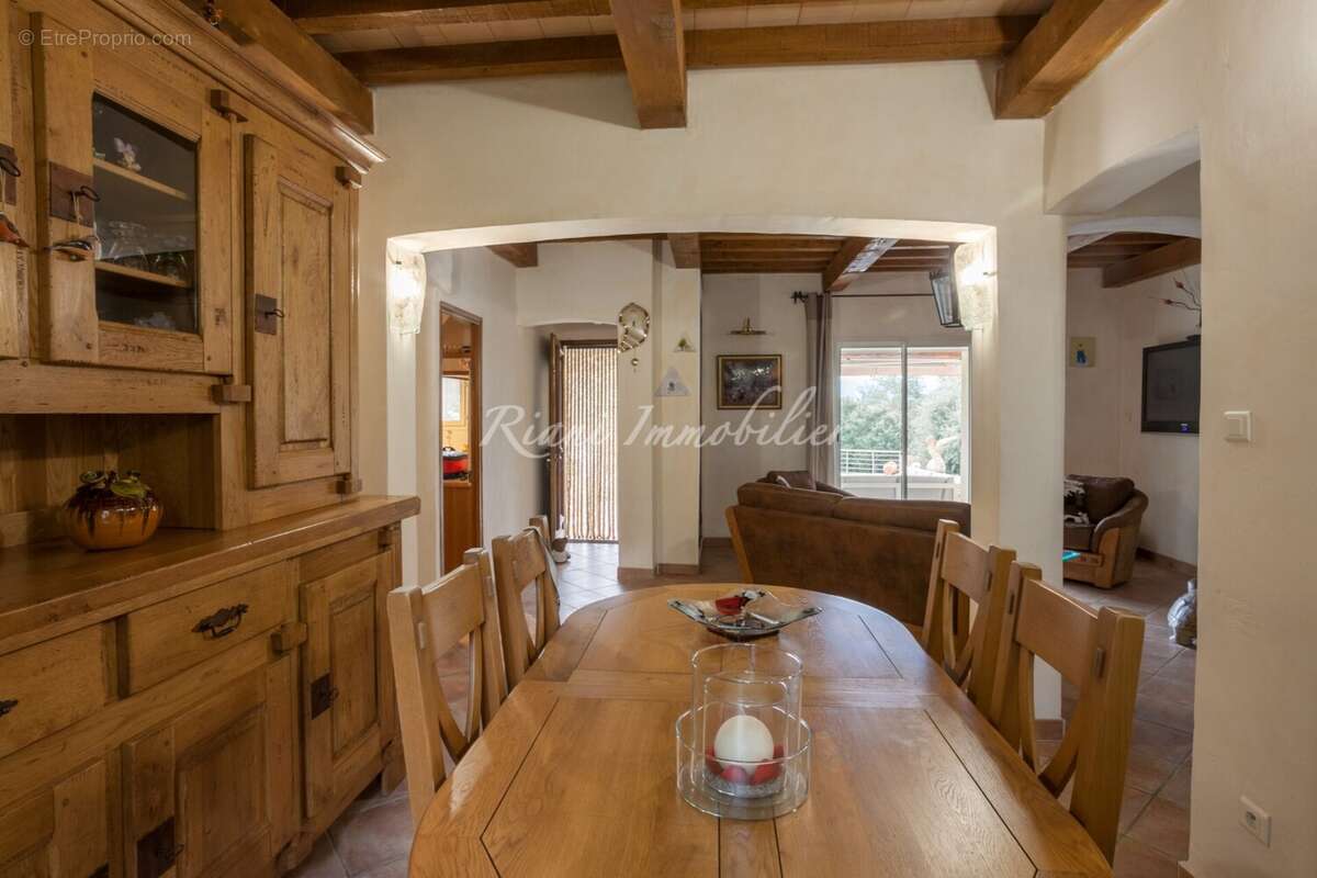 Maison 110 m² à Cabrieres-D'avignon  - photo 9
