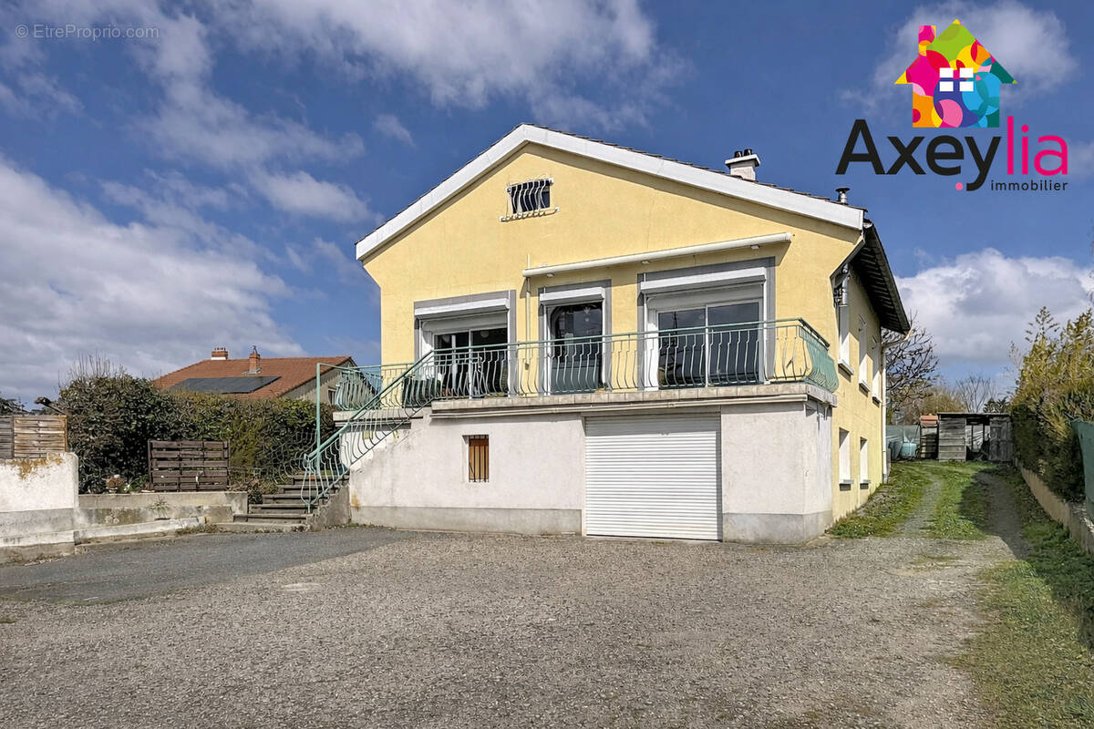 Maison à CHAZELLES-SUR-LYON