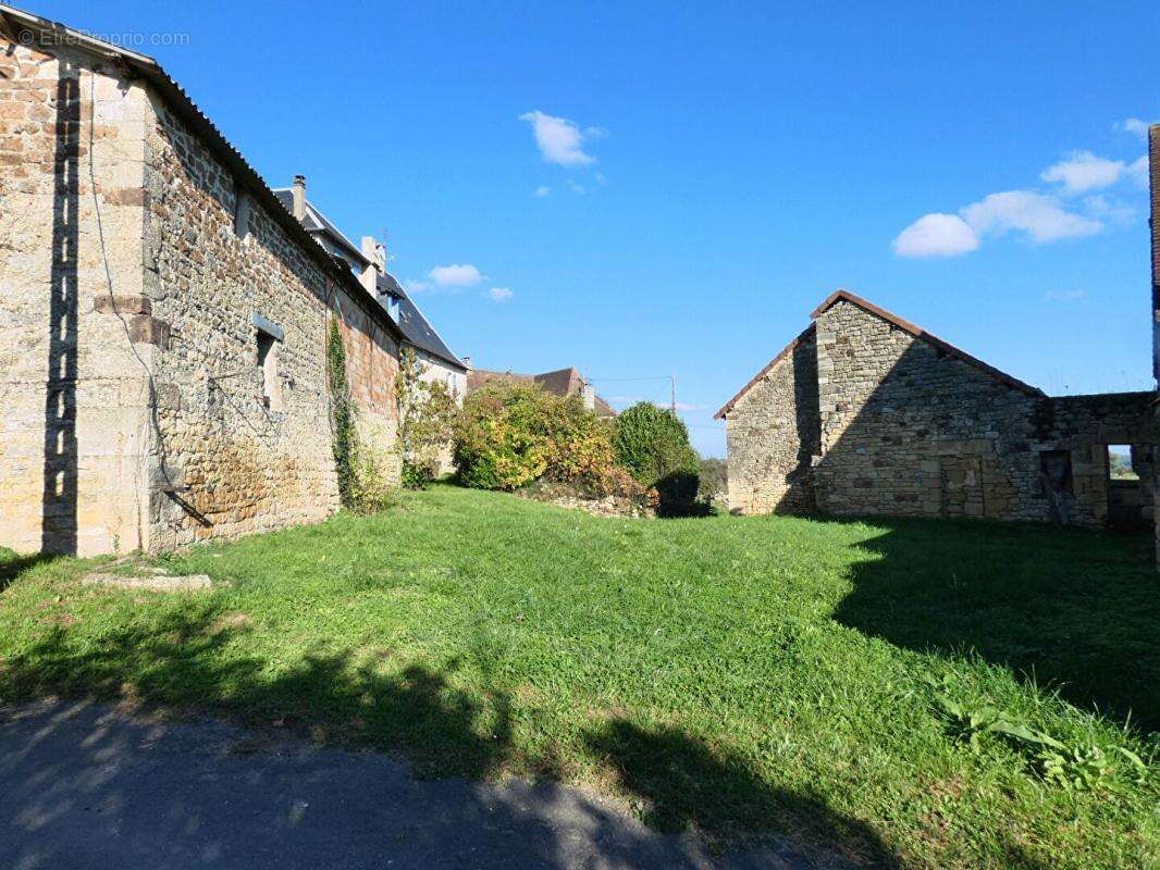 Maison à BADEFOLS-D&#039;ANS