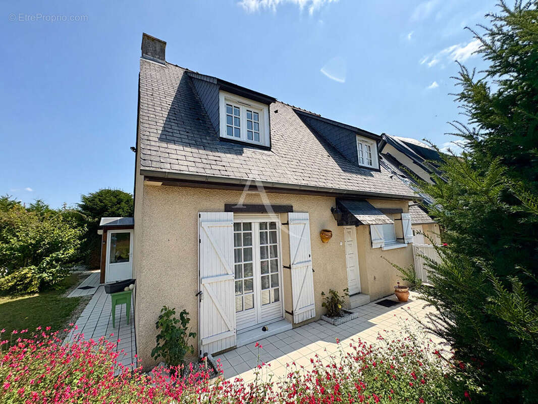 Maison à FLEURY-SUR-ORNE