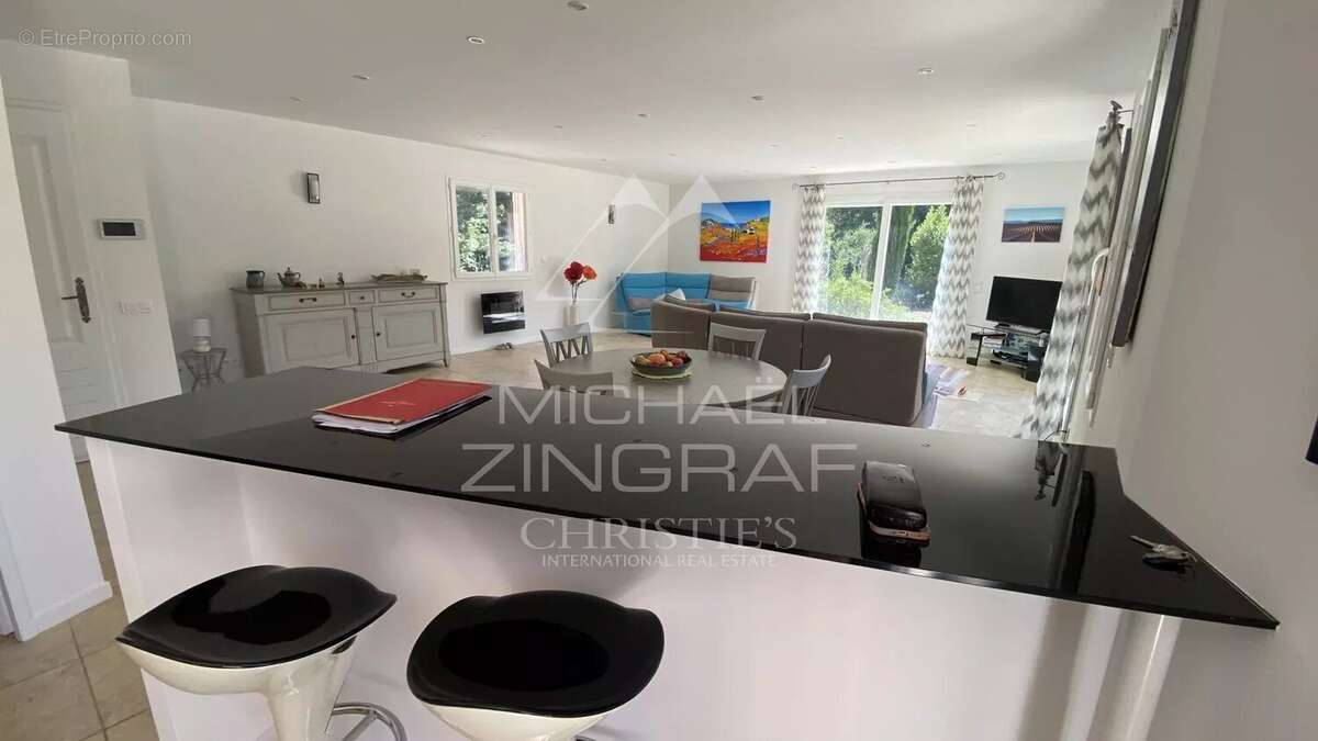 Maison à SAINT-CEZAIRE-SUR-SIAGNE