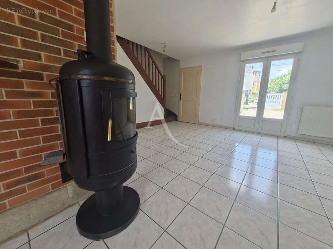 Maison à SAINT-JEAN-DE-BRAYE