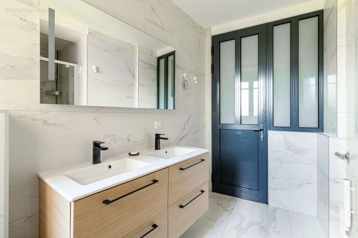 Appartement à PARIS-19E