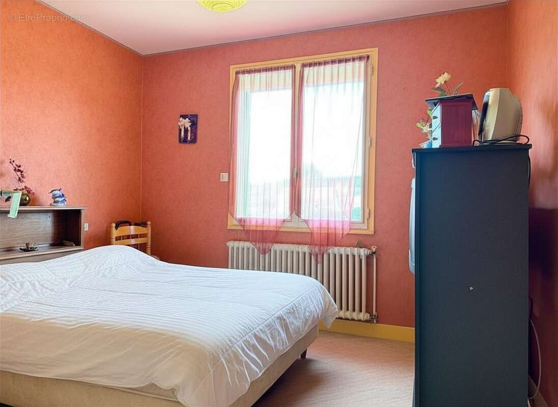 Chambre 1 - Maison à MONTFORT-LE-GESNOIS