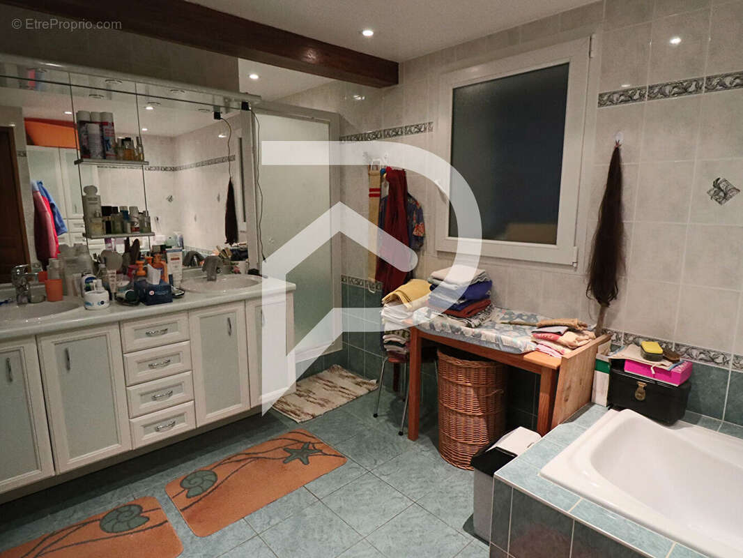 Maison à LES MATHES