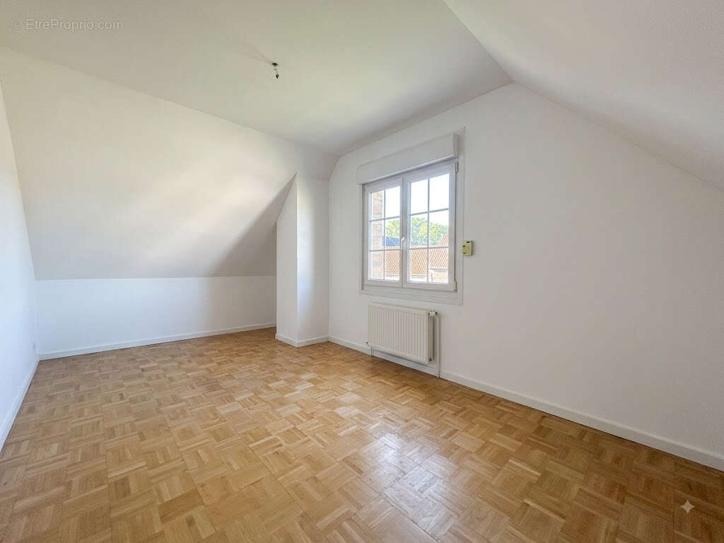 Pavillon individuel de 153m2 bâti sur une parcelle de 1941m2, secteur calme et prisé. - photo 11