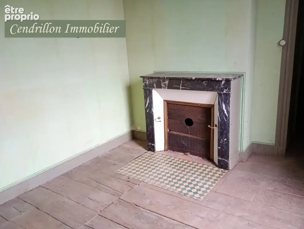 Très belle maison à rénover située dans un petit hameau proche de Saint-Georges-la-Pouge. - photo 10