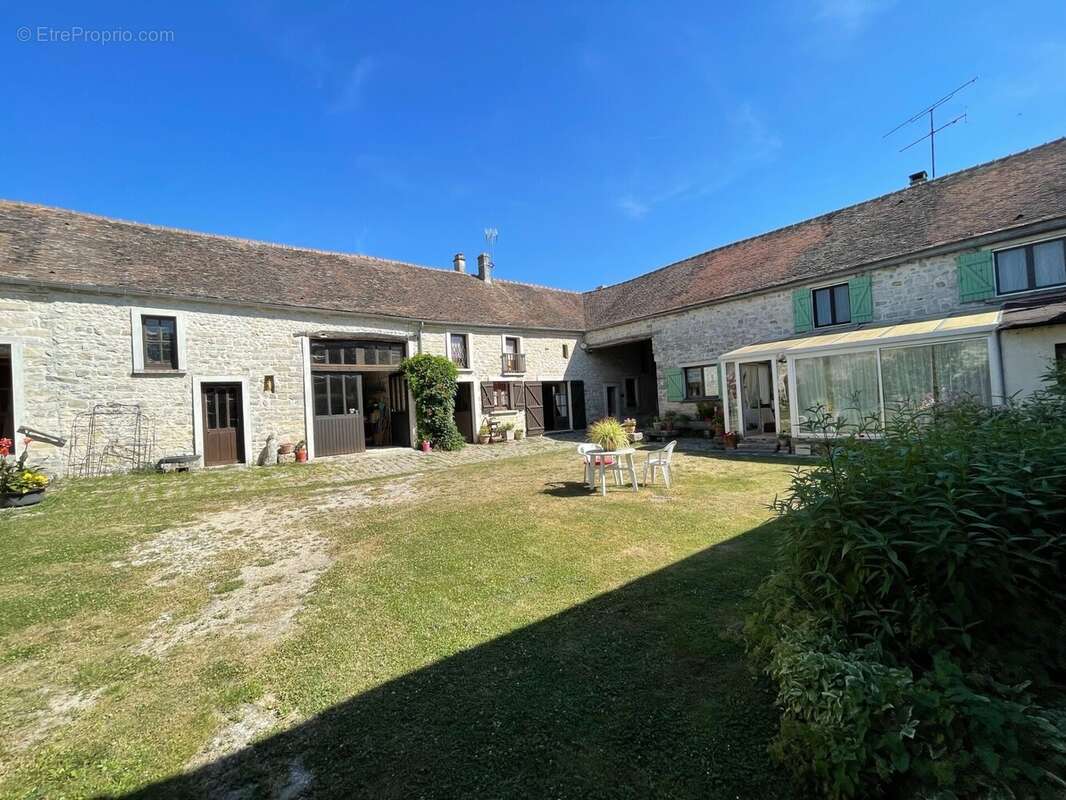 Maison 251 m² à Milly-La-Foret  - photo 3