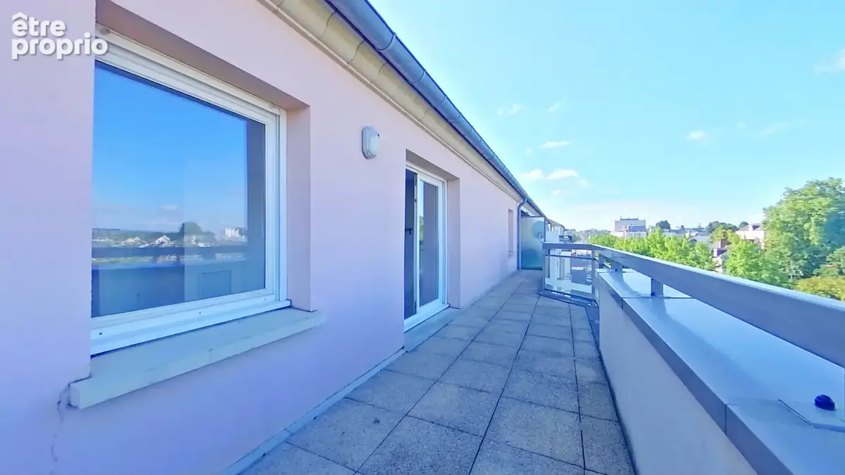 Dernier etage - avenue jean jaurès - apt t2 43m2 avec grand balcon, cave et parking - photo 3