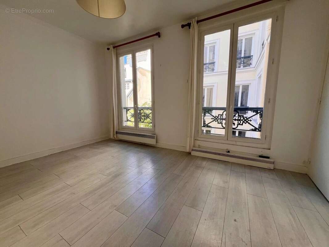 Appartement à PARIS-7E