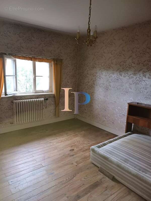 Maison à POUILLY-SOUS-CHARLIEU