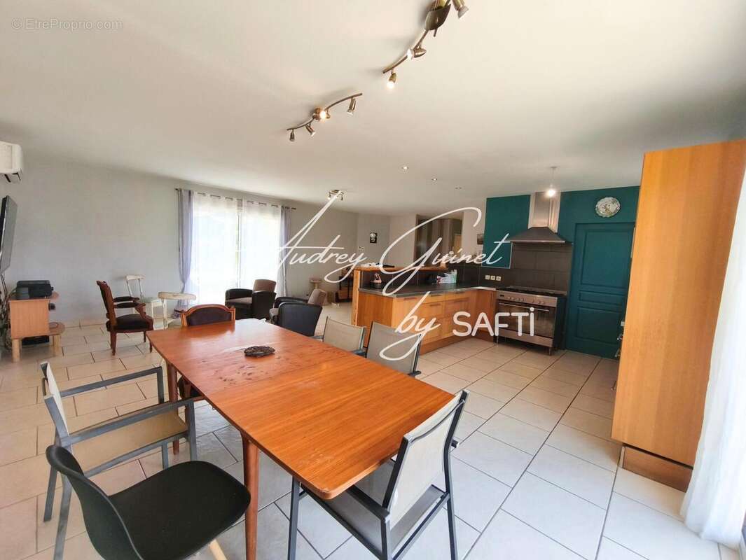 Maison 134 m² à Saint-Cyr  - photo 4