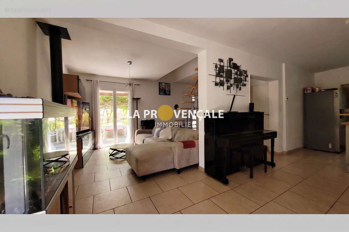 Maison 113 m² à Saint-Savournin  - photo 3